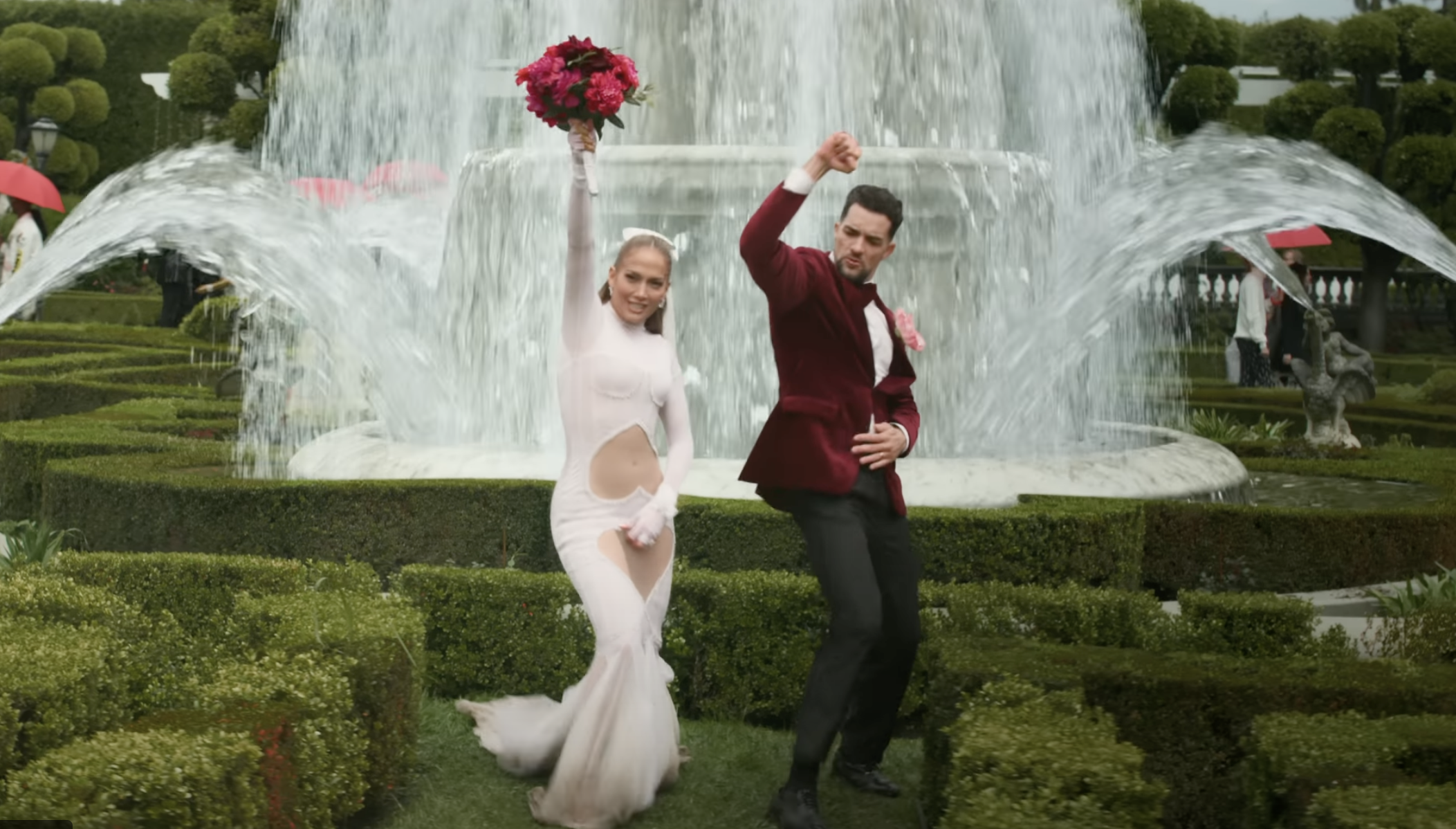 Від Джей Ло до Doja Cat. 10 голлівудських зірок, яких одягав Іван Фролов: повторіть ці образи